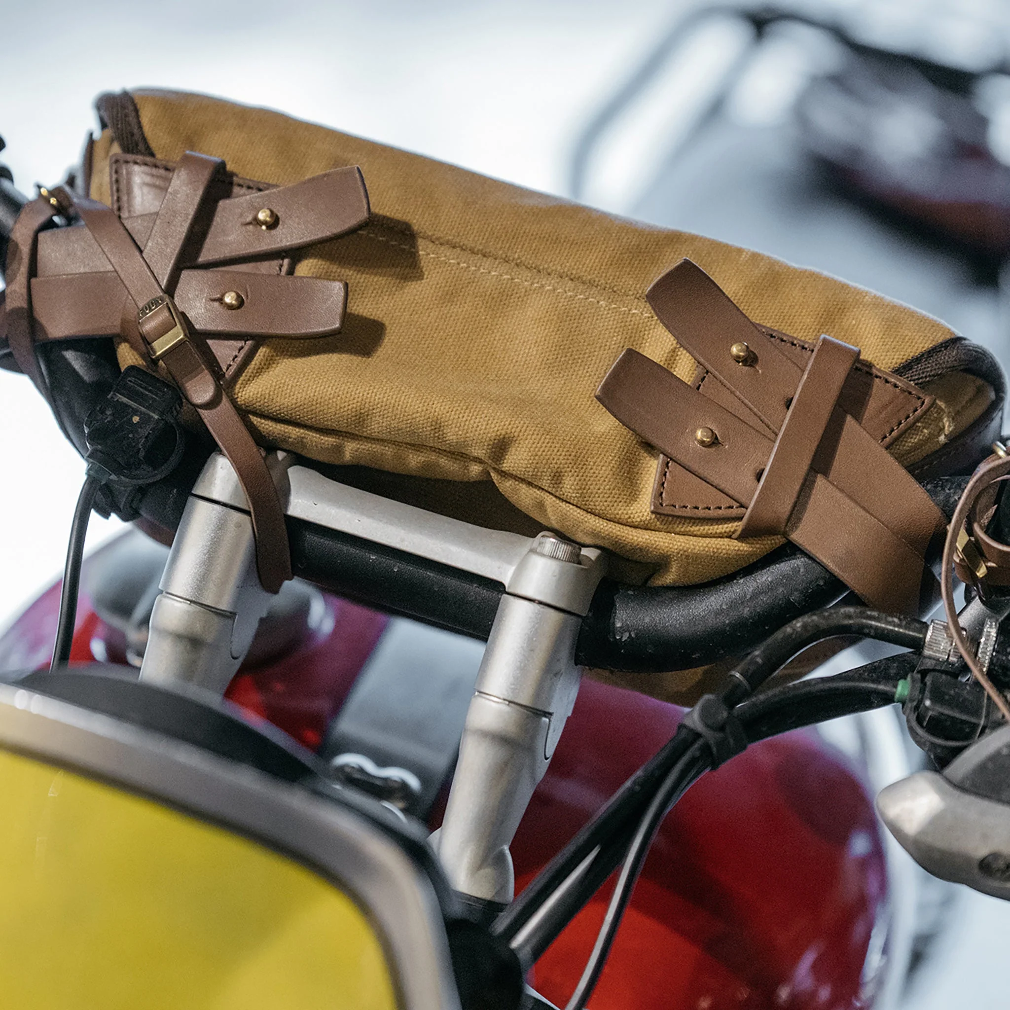 COMPASS Handlebar Bag - Desert - Image 4