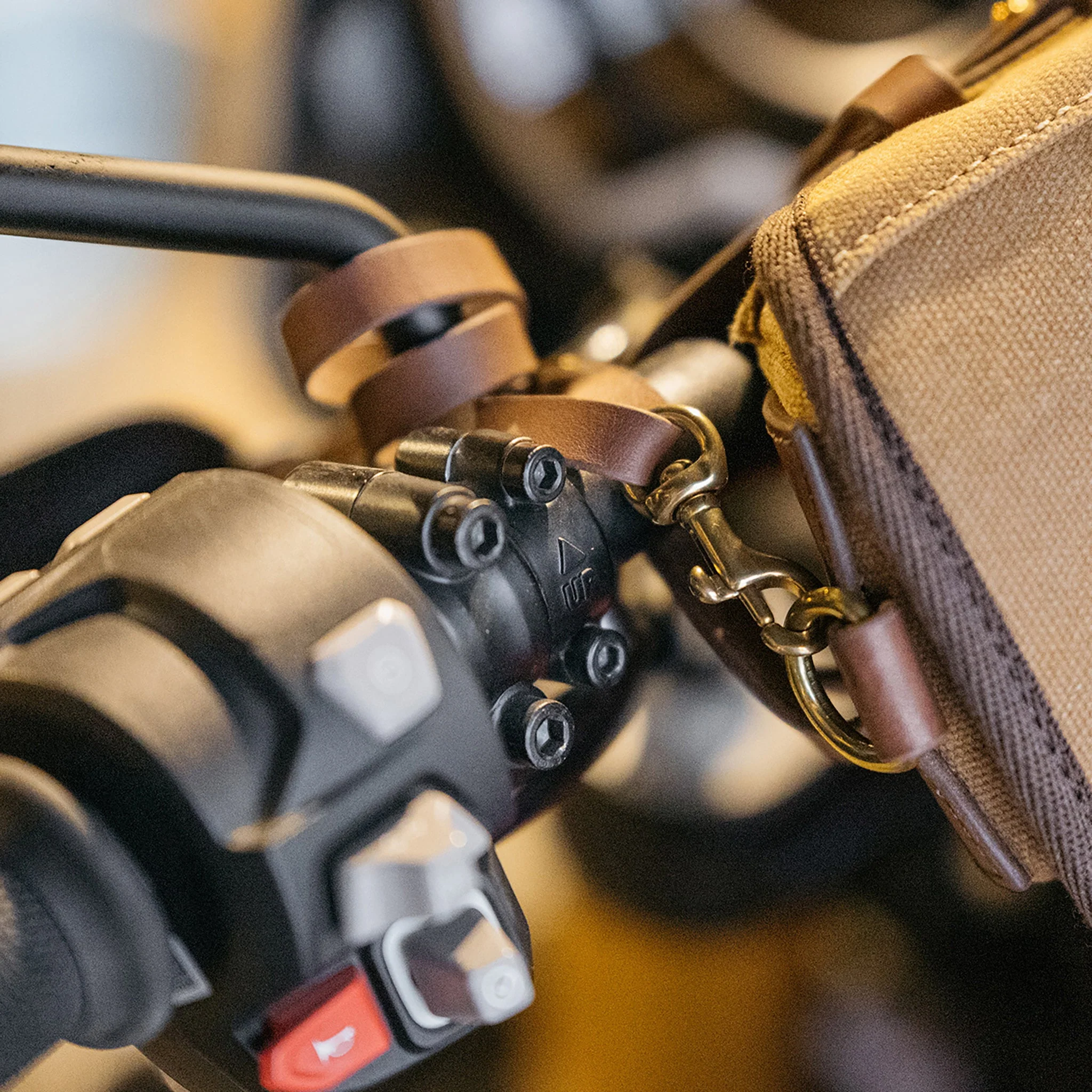 COMPASS Handlebar Bag - Desert - Image 5