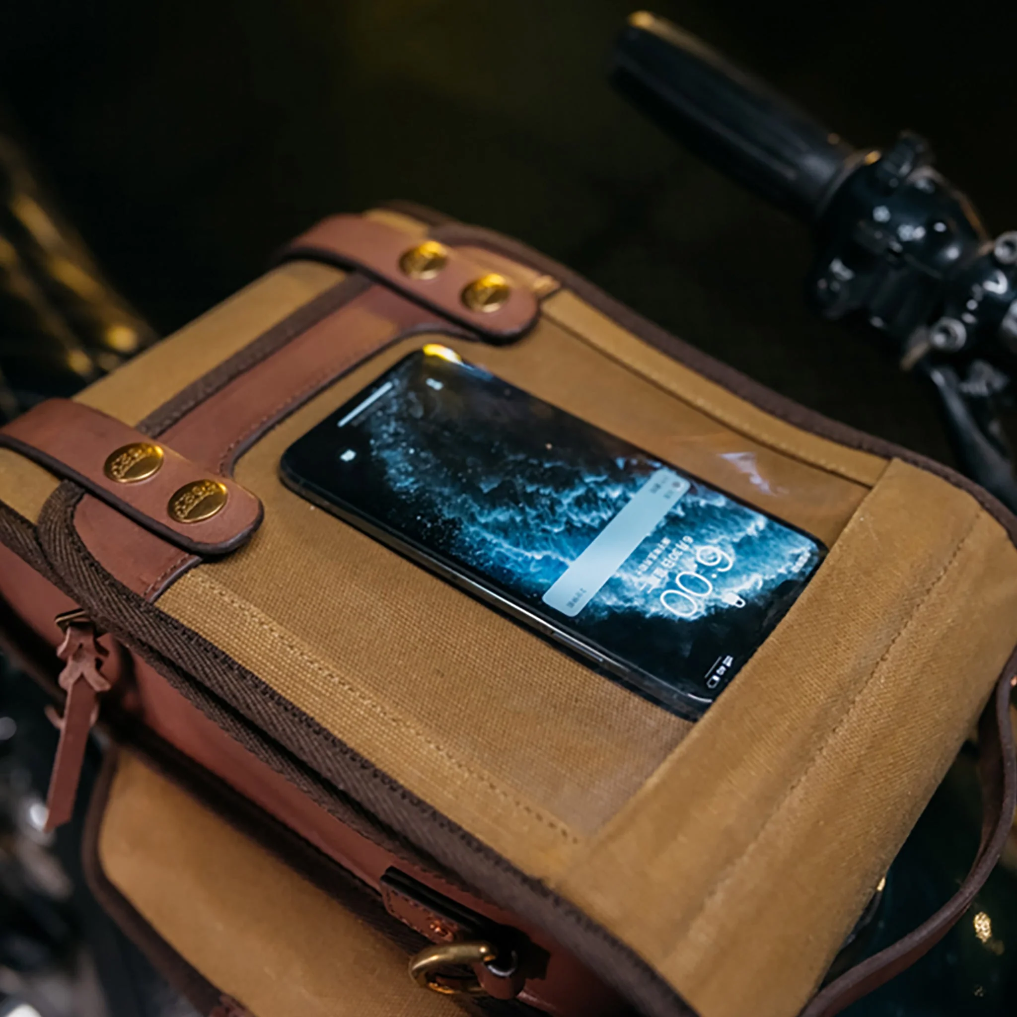COMPASS Magnetic Tank Bag - Desert - Image 3