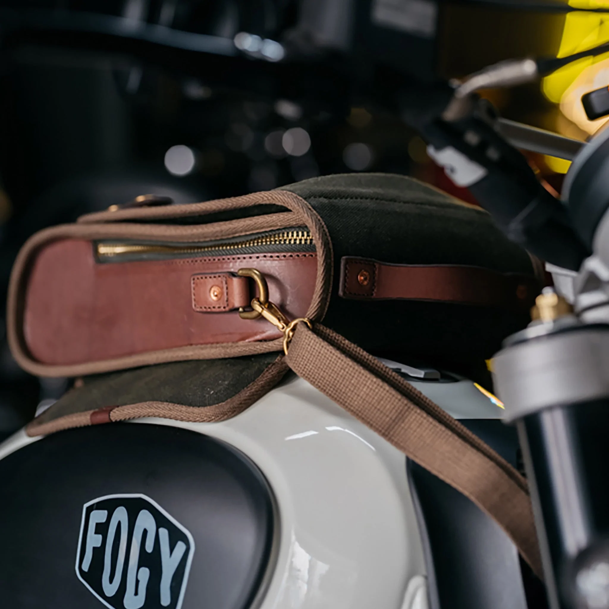COMPASS Magnetic Tank Bag - Green - Image 3